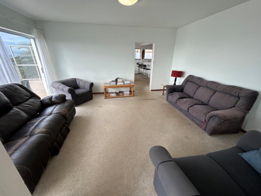 7 Bedroom Property for Sale in Wavecrest Eastern Cape